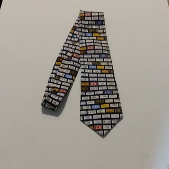 License Plate Men's Silk Tie, fun print, multi color, made in USA,  pre-owned. - Picture 1 of 6